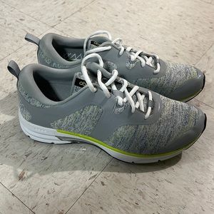 Women’s abeo tennis shoes